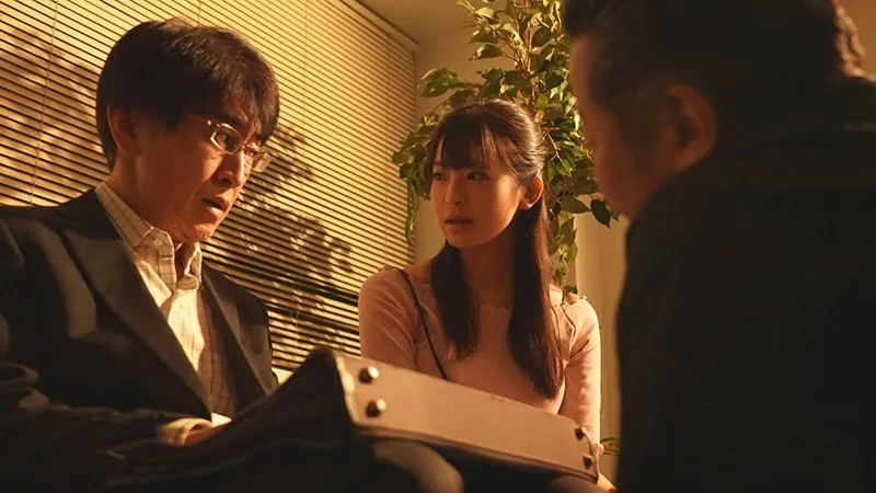 Gã chồng vay nợ bọn cho vay nặng lãi, vợ phải bán thân để trả nợ