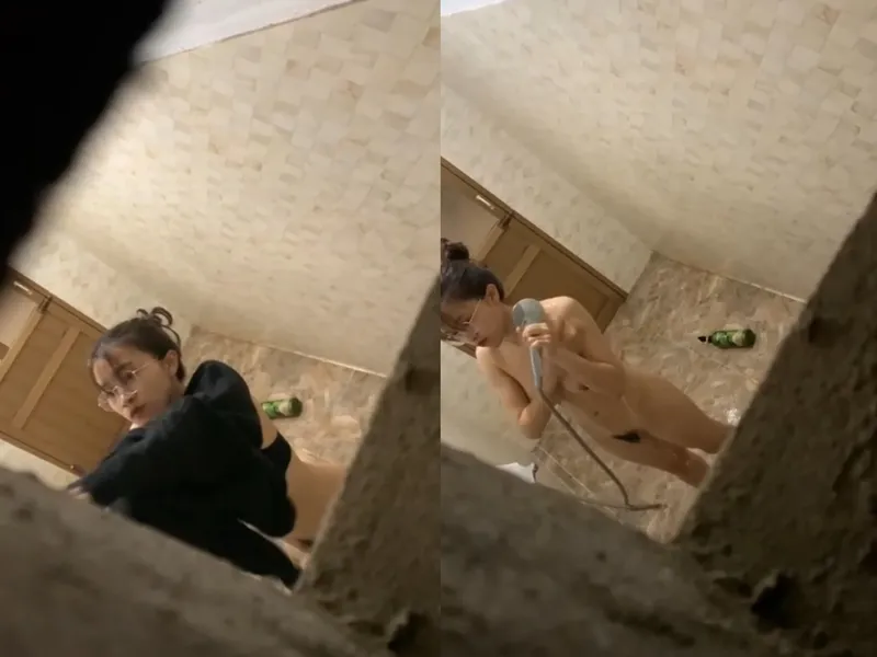 Quay lén em người yêu vú đẹp tắm, khe âm đạo chảy nước ròng ròng