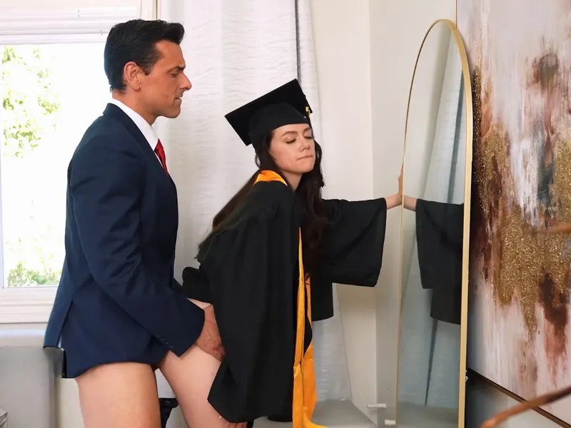 Cha dượng doggy nhóc con sữa đặc rớt đầy sàn